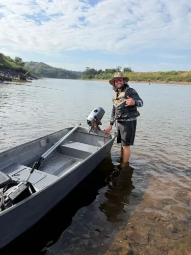 Conjunto barco e motor. Barco de 3,50 m com motor Hidea 4hp 2 tempos. Usado poucas vezes. 