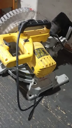 Máquina de esquadria 1100$ (aceito proposta)