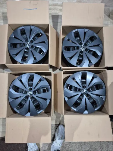 Jante e Calota Aro 16 Volkswagen com apenas 1 mês de uso. Sem arranhões em perfeito estado