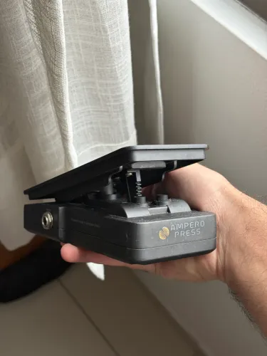 Hotone Ampero Press (Passive/Expression 2 em 1) - R$ 380