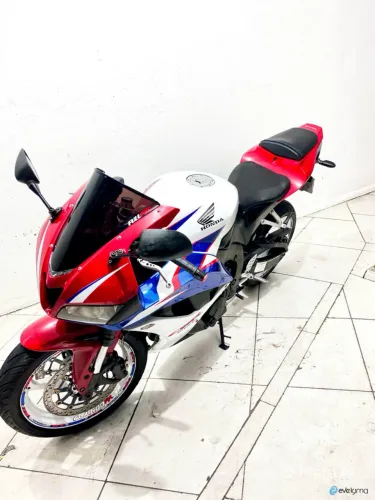 Cbr 600rr conservada