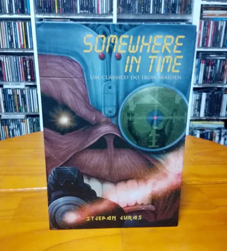 IRON MAIDEN - LIVRO - SOMEWHERE IN TIME - NOVO E LACRADO!