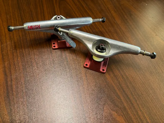 Truck skate Independent Hollow Delfino 159mm
