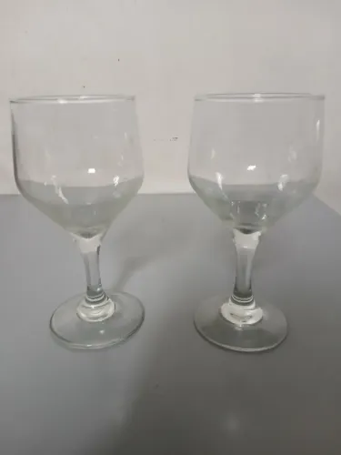 2 Taça de vinho linda em perfeito estado de vidro
