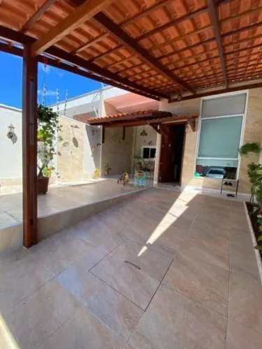 Casa com 3 dormitórios à venda, 80 m² por R$ 470.000,00 - Vereda Tropical - Aquiraz/CE
