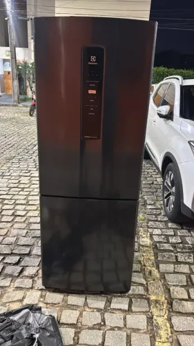Geladeira eletrolux congelador invertido nova