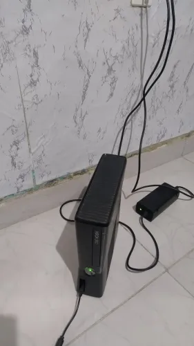 Vendo Xbox 360 com 2 controles (Desbloqueado)