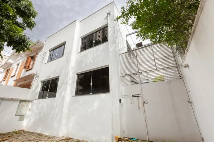 Prédio comercial na Rua Cláudio, 182 469 m²