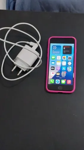 Iphone SE 2020 vermelho 64GB.