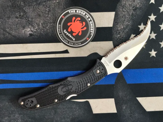 Canivete Spyderco Matriarch2 Knife VG10 Made in Japan Satin Serr Blade C12SBK2, Black FRN
