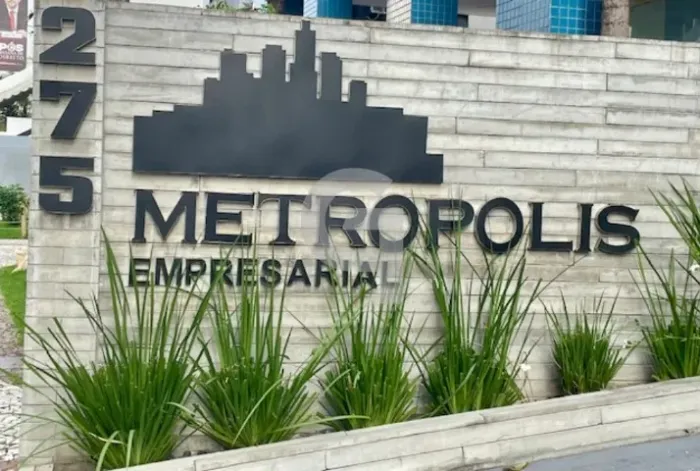 Sala Comercial 41m² e 2 Garagens 