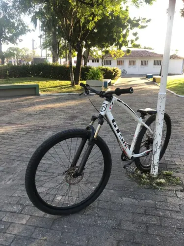 VENDO BIKE ARO 29 TODA EM ORDEM
