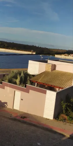 Casa alto padrão com piscina e vista do balneário