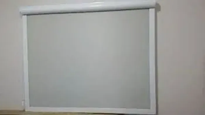 Persiana rolô blackout com guia lateral