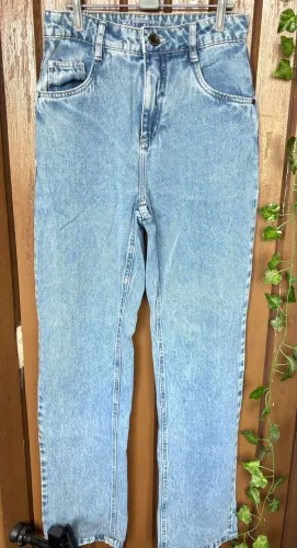 calça jeans someday mom jeans lavagem clara - cintura alta