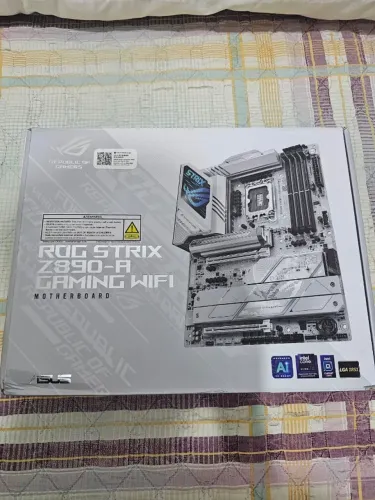 Placa Mãe ASUS ROG STRIX Z890-A GAMING WIFI ATX PCIe 5.0 LGA 1851