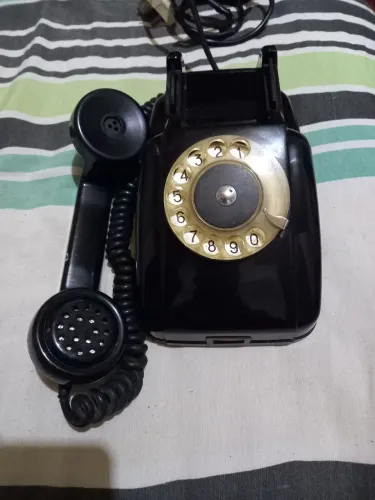 Telefone de mesa em baquelite, fabricado em 1964, na União Soviética (URSS)!