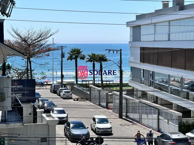 Apto na avenida principal de Bombas com vista mar para 7 pessoas