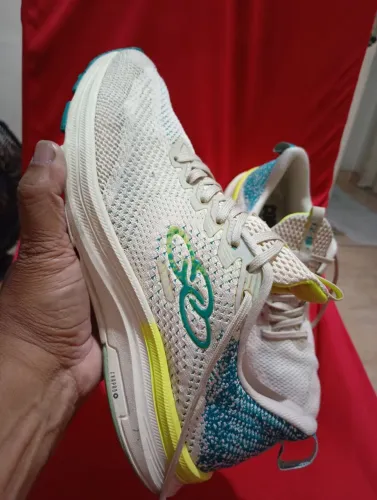 Tênis de corrida Olimpkus, tamanho 43,leve e confortável, treinos com qualidade.