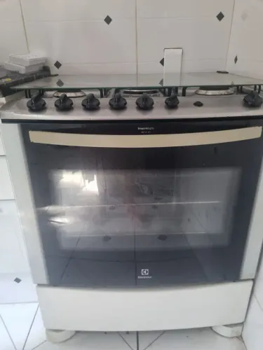 Fogão Electrolux 5 bocas.