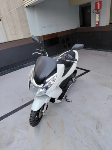 Moto PCX Branca