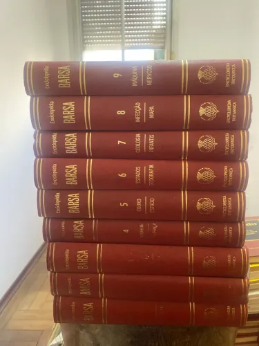 Vende-se enciclopédia impecável Parcelo em até 3 X no cartão