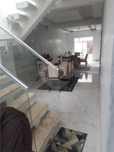 Casa à venda com 4 quartos, sendo 3 suítes, no condomínio Real Park Tietê, Mogi das Cruzes