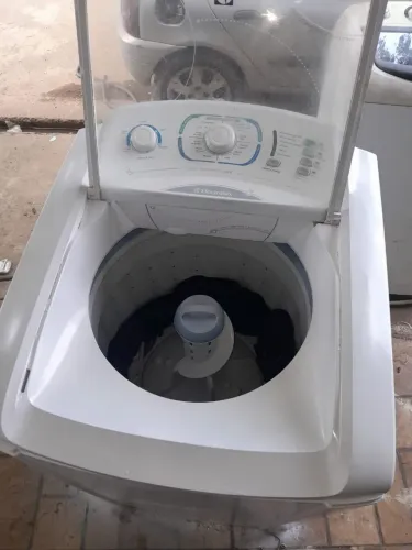 Vendo essa máquina Eletrolux 15 kg funcionando perfeitamente faço entrega