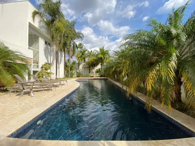 Sobrado de 570 m² no Condomínio Bosque Karaíba