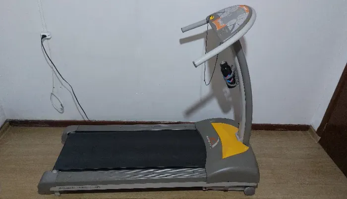 Esteira Ergométrica Athletic Advanced 410ee -12 Km/H- 110v até 120Kg - ac. Cartão