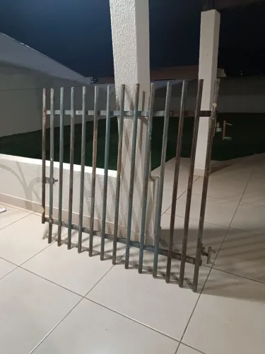 Portão de Metalon (forte) com Fecho e Dobradiças