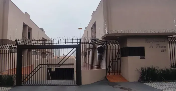 OPORTUNIDADE - Sobrado em localização nobre