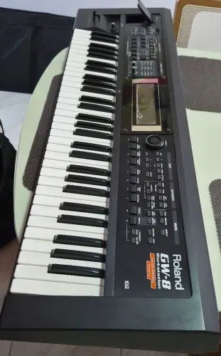 Teclado Workstation Roland GW-8
