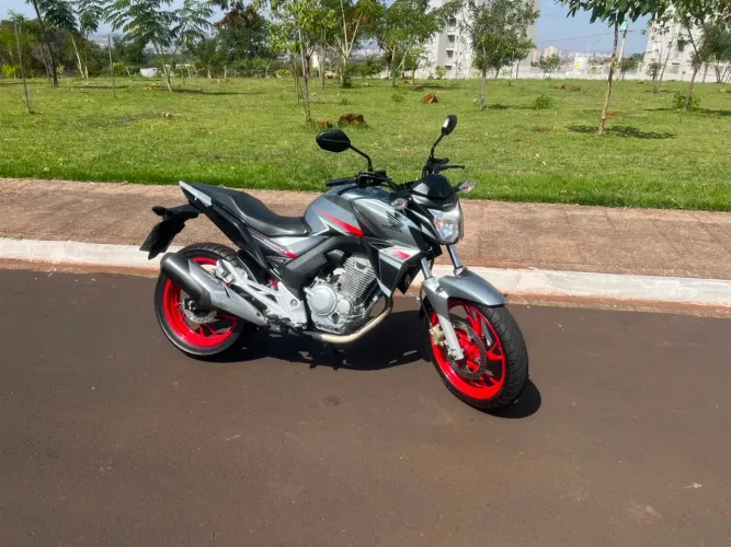 Vendo CB twister 250CC