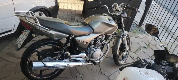 Titan 150 linda completa