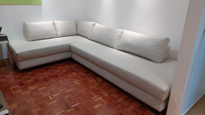 2 Sofás, 2,50 X 1,00 e 2,00 X 1,00.
