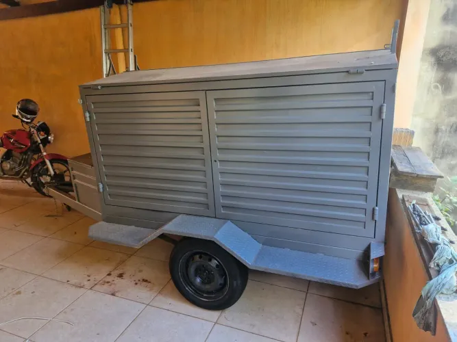 CARRETILHA REBOQUE EM ÓTIMO ESTADO - PRONTA PARA USO