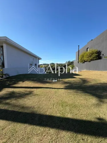 Terreno declive à venda no Residencial Campos do Conde em Santana de Parnaíba - SP