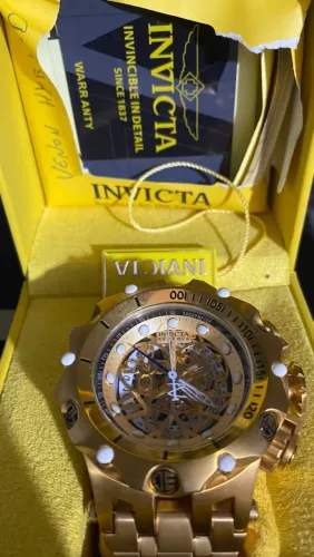 Vendo relógio invicta com caixa com documentação relógios novo pra quem gosta da marca