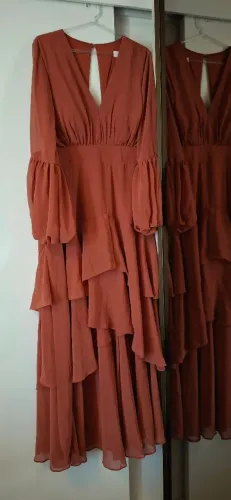 Vestido em chiffon longo com Mangas longas e saia em Camadas -  Terracota
