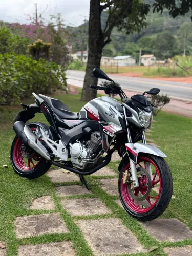 Honda CB250 Twister 2021