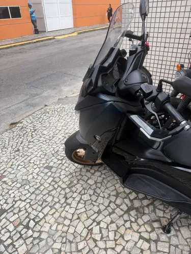 X MAX NOVÍSSIMA 28 MIL KM .