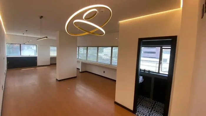 Sala Comercial recém reformada no centro de Joinville/SC.