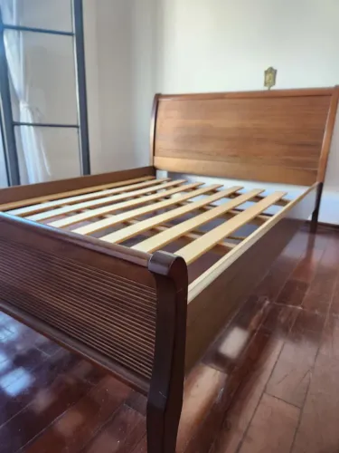 Cama de Casal com Cabeceira Trabalhada - Design Sofisticado