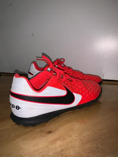 Chuteira Nike tiempo society