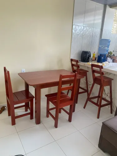 Mesa nova com 4 cadeiras