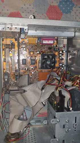Computador antigo ,classico pentiun 3