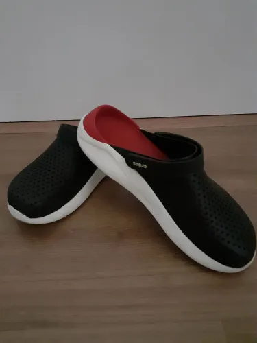 Crocs literide preto 40