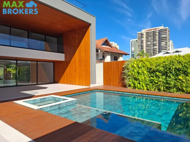 Casa de luxo em condomínio na Barra da Tijuca, RJ: 4 quartos, 3 suítes, 3 salas, 7 banheir