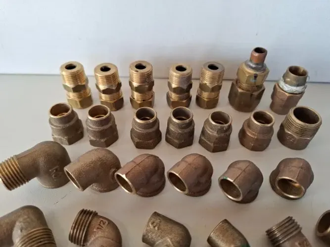 Lote de conexões variadas de latão 1,8Kg Eluma e outras - Leia descrição!!